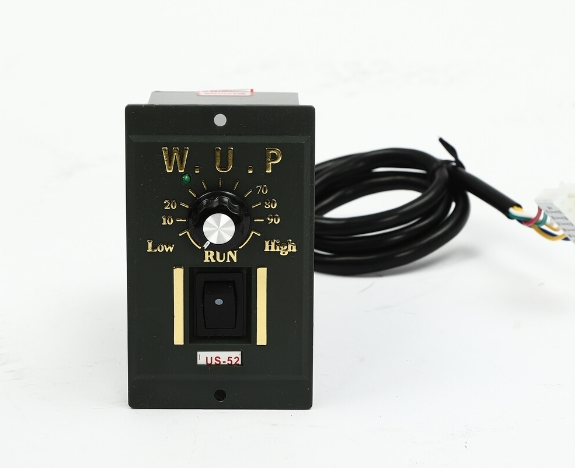 Getriebemotor 220V 120W Drehzahlminderer 1350r/min Einphasen Asynchron Getriebemotor Verzögerung einstellbar Geschwindigkeit 1: 80(80K)