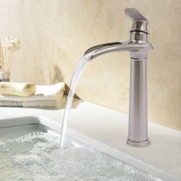 Gebürsteter Wasserfall-Waschtischhahn
